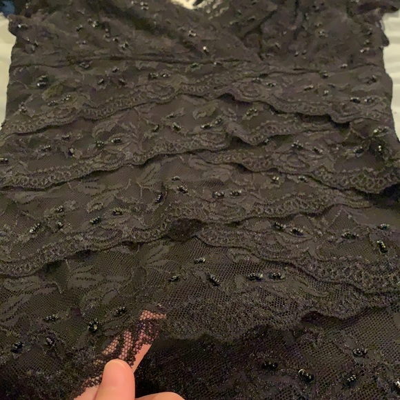 V-neck layered beaded lace black dress. - Picture 5 of 9